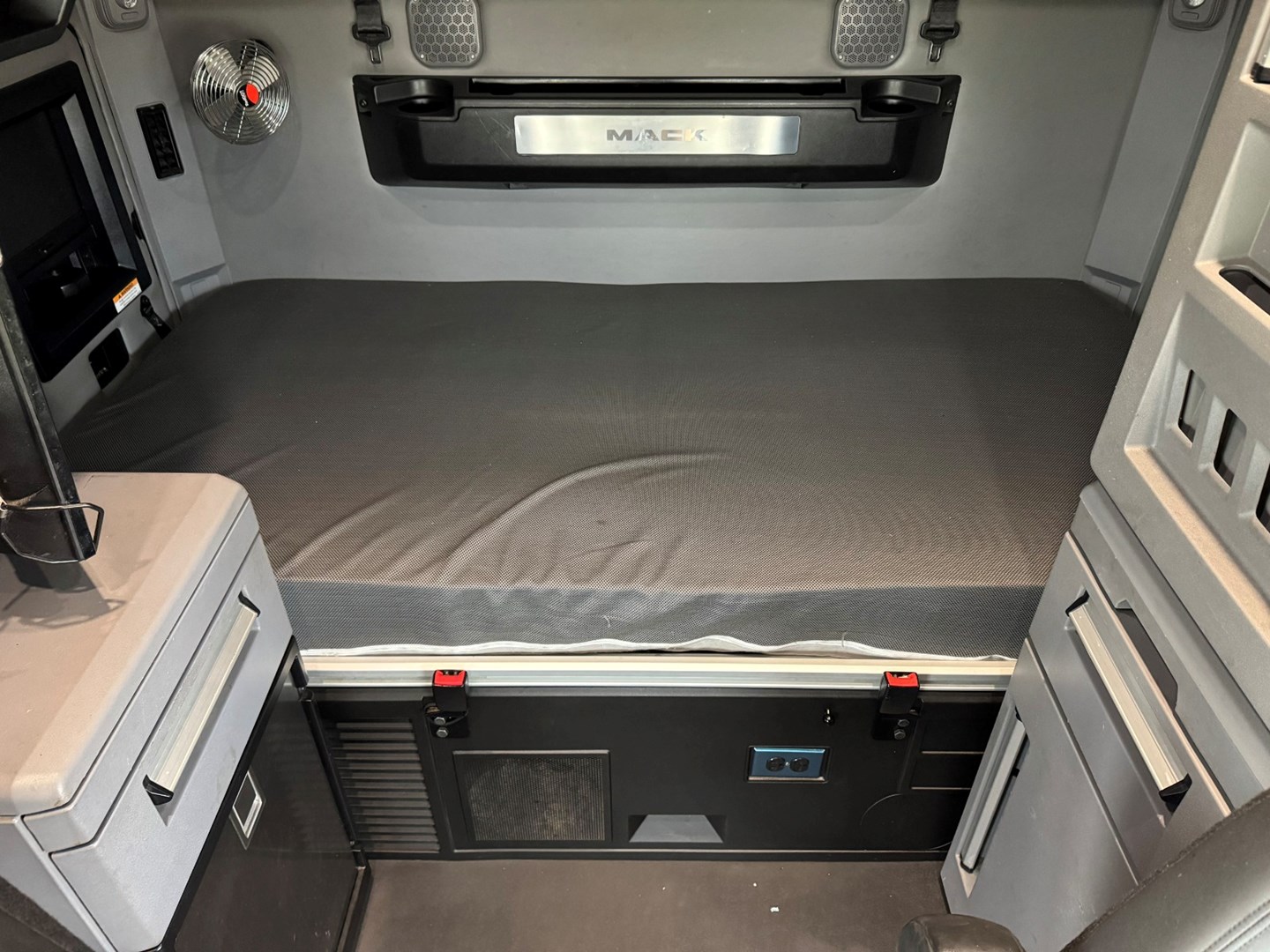 2021 Mack Anthem Sleeper - image 18